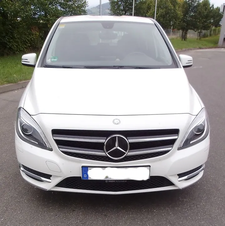 Mercedes-Benz B 180