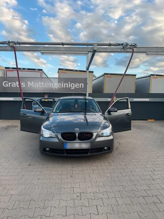 BMW 525