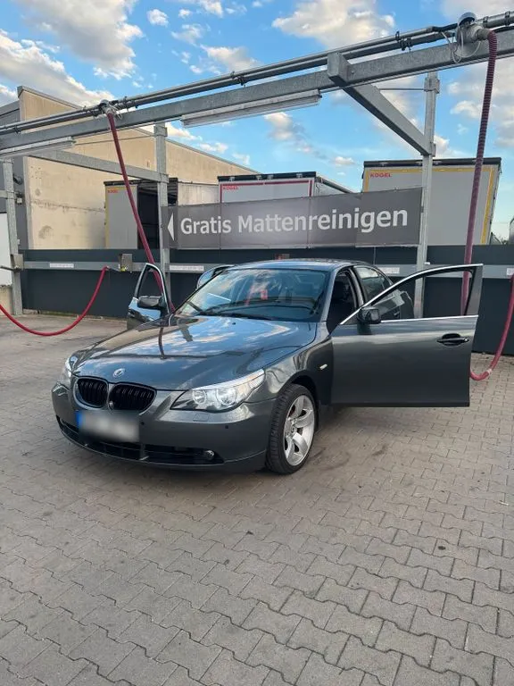 BMW 525