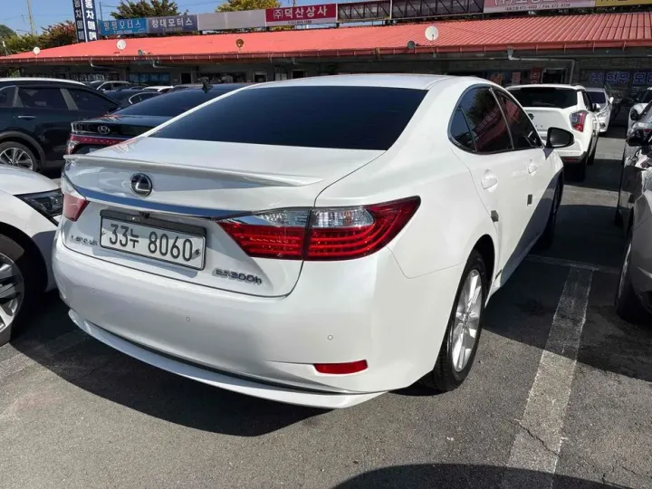 Lexus ES