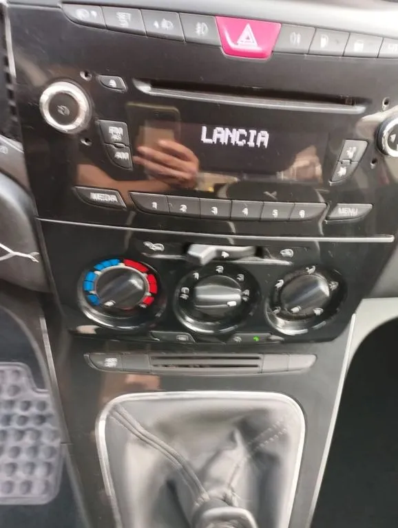 Lancia Ypsilon