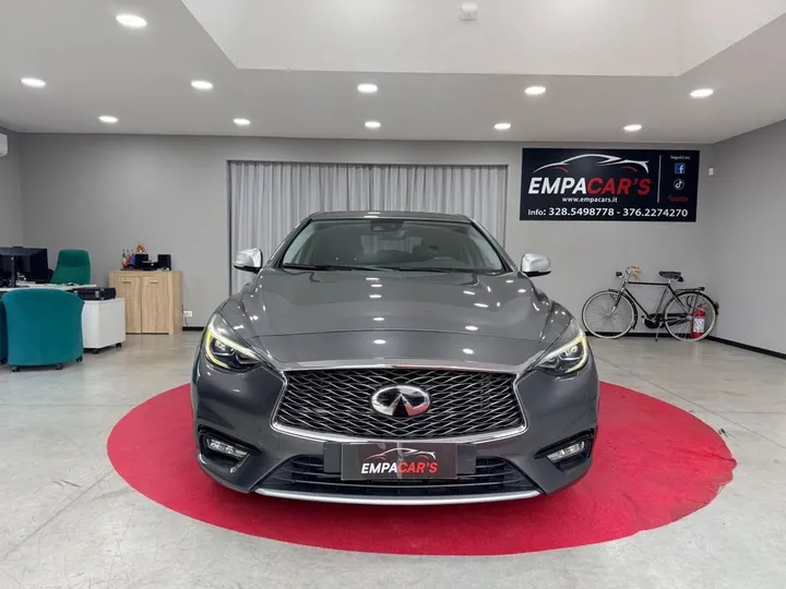 Infiniti Q30