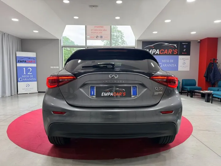 Infiniti Q30
