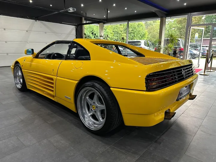 Ferrari 348