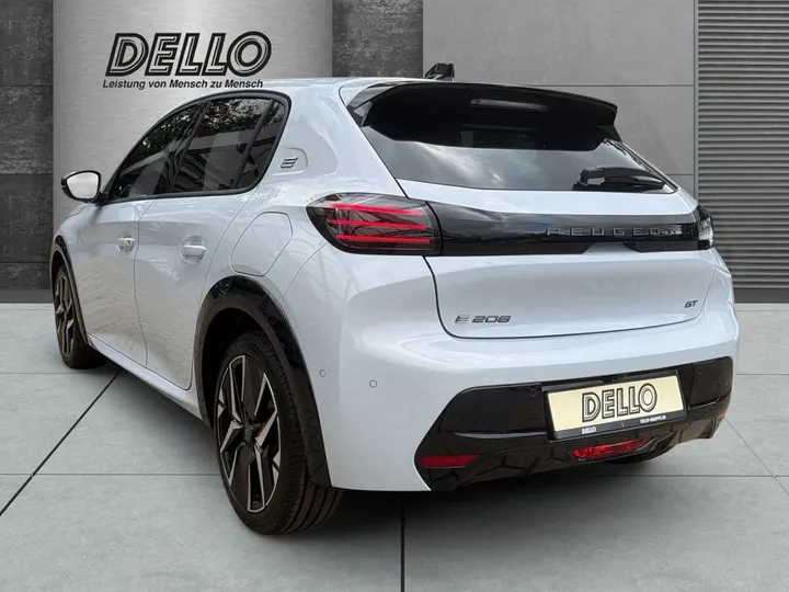 Peugeot e-208