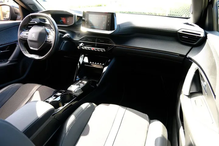 Peugeot e-2008