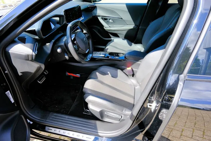 Peugeot e-2008