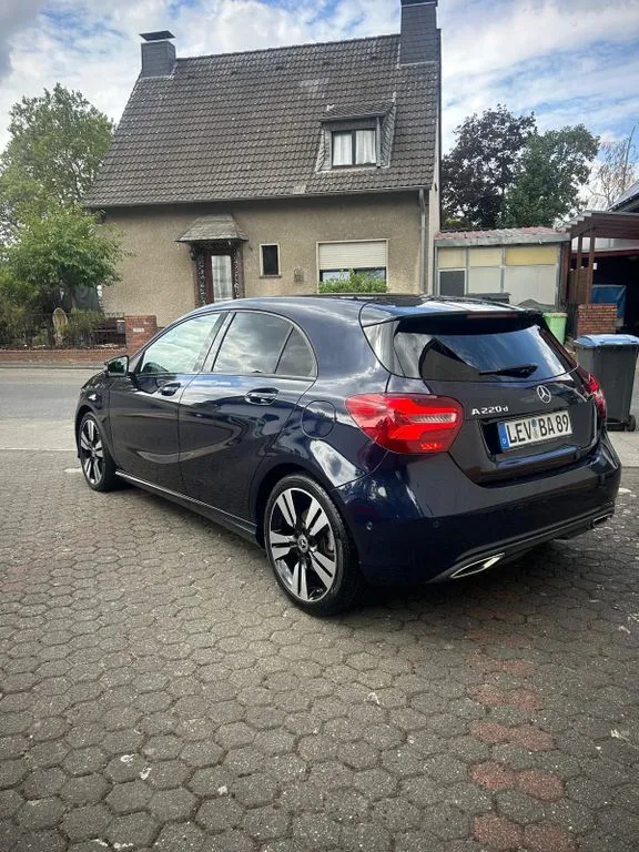 Mercedes-Benz A 220