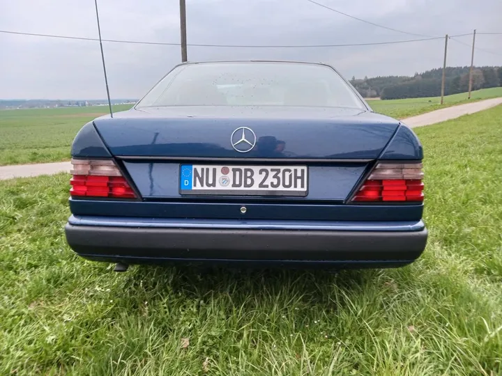 Mercedes-Benz 230