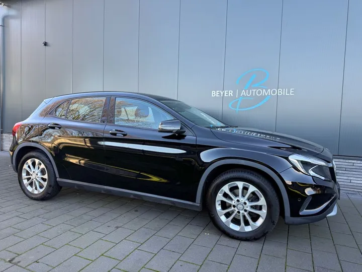 Mercedes-Benz GLA 200