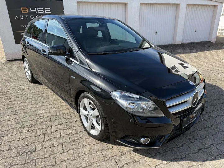 Mercedes-Benz B 180