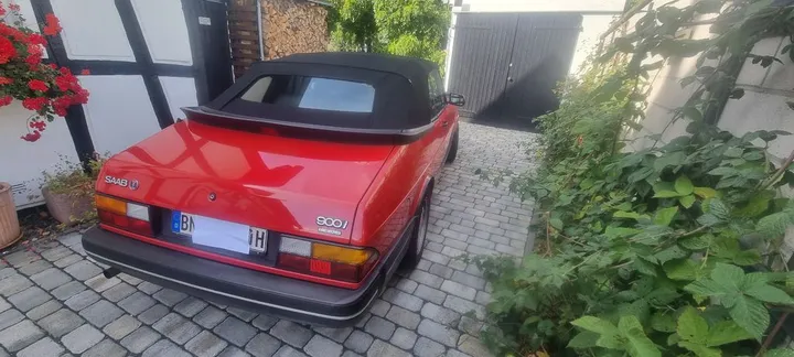 Saab 900