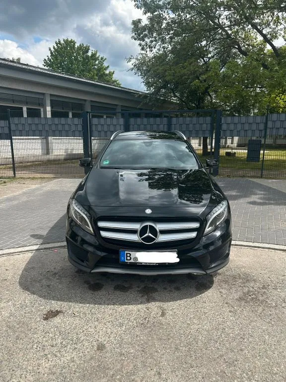 Mercedes-Benz GLA 200
