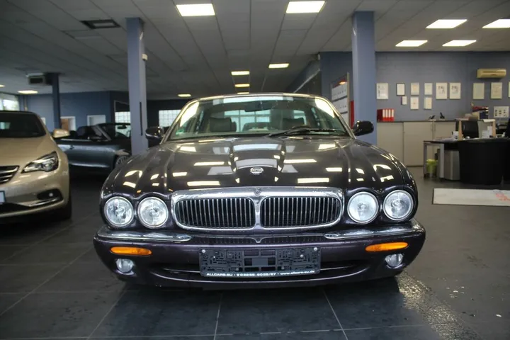 Jaguar XJ