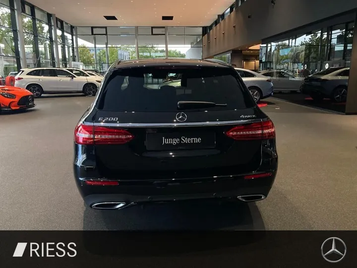 Mercedes-Benz E 200