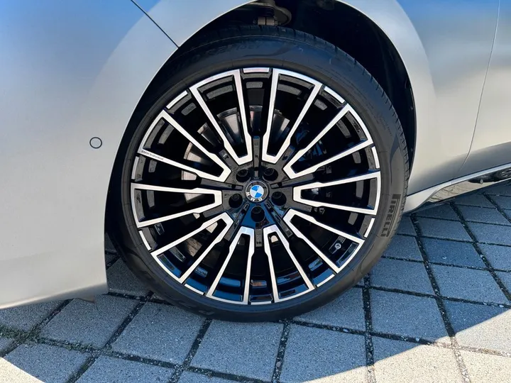 BMW 740