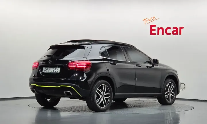 Mercedes-Benz GLA-Class