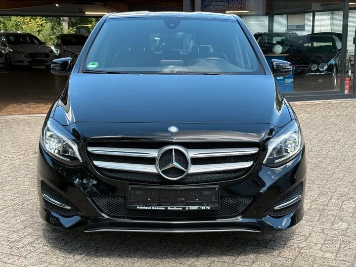 Mercedes-Benz B 180
