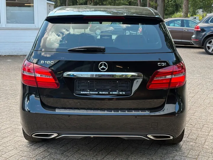 Mercedes-Benz B 180