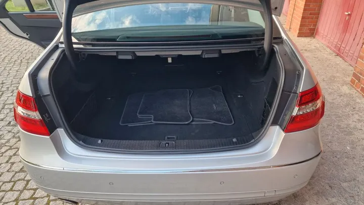 Mercedes-Benz E 200