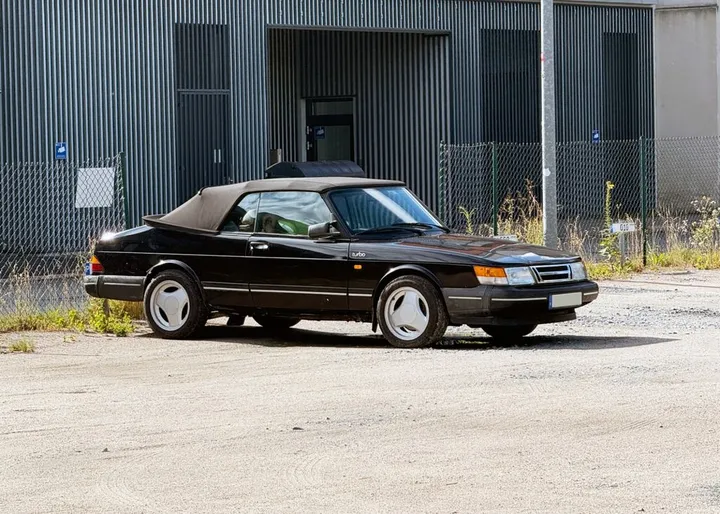 Saab 900