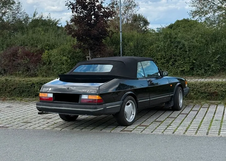 Saab 900