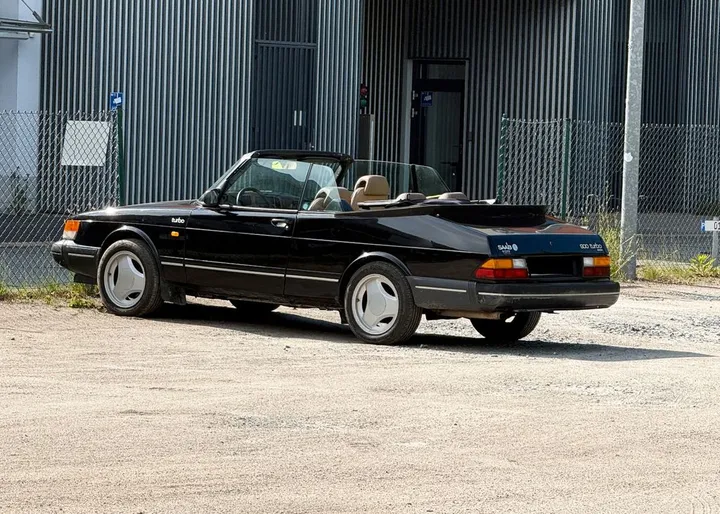 Saab 900