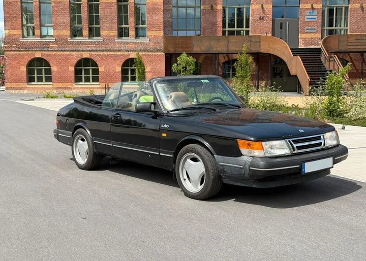Saab 900