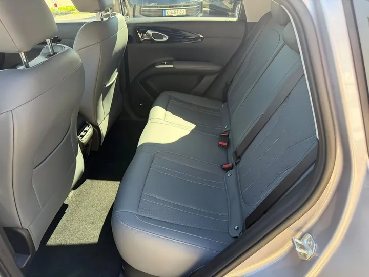 Geely E2