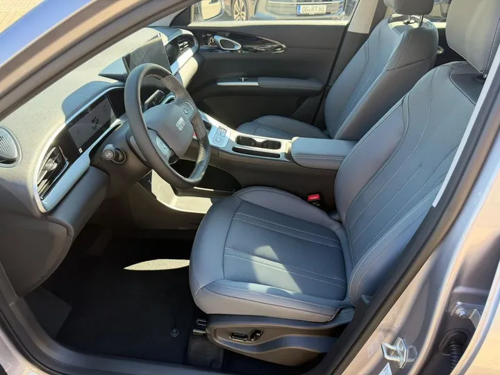 Geely E2