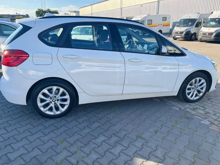 BMW 225