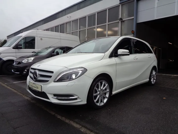 Mercedes-Benz B 180
