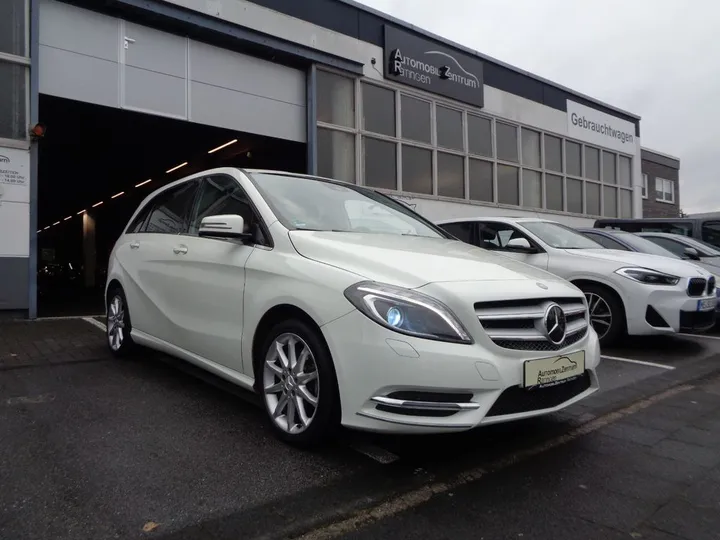 Mercedes-Benz B 180