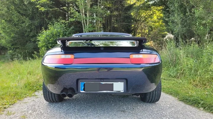 Porsche 928