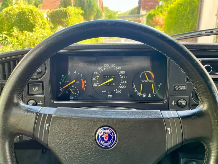 Saab 900