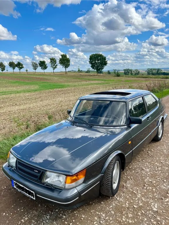 Saab 900