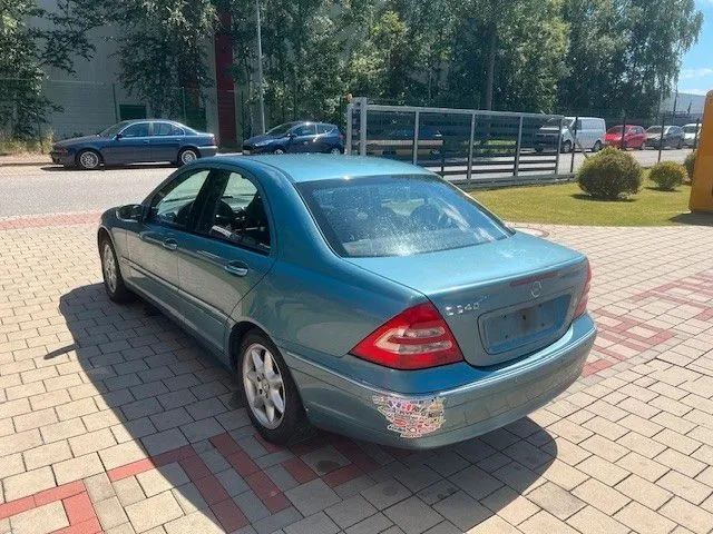 Mercedes-Benz C 240