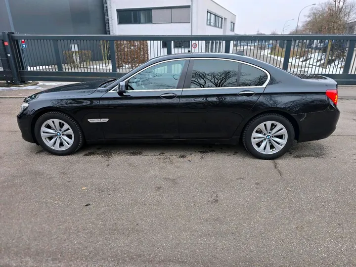 BMW 740