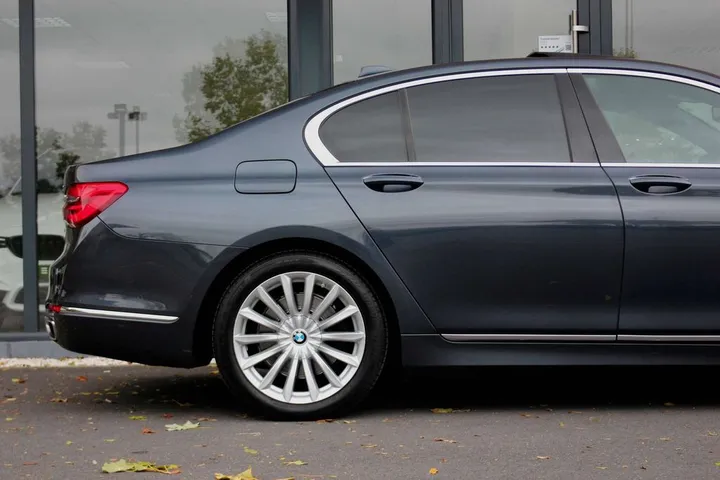 BMW 740