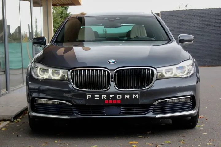 BMW 740