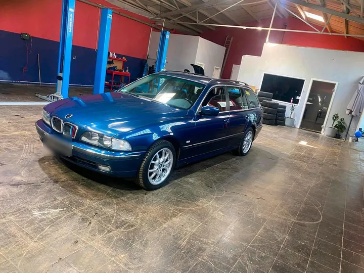 BMW 523