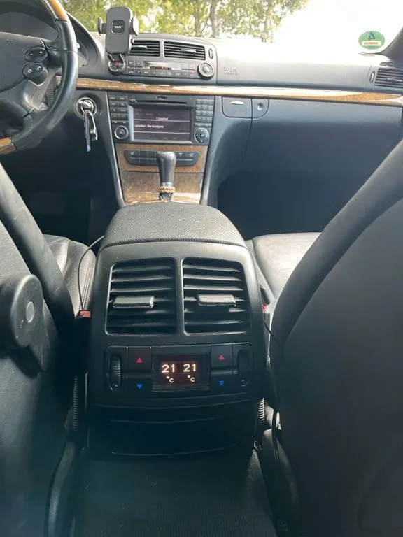 Mercedes-Benz E 320
