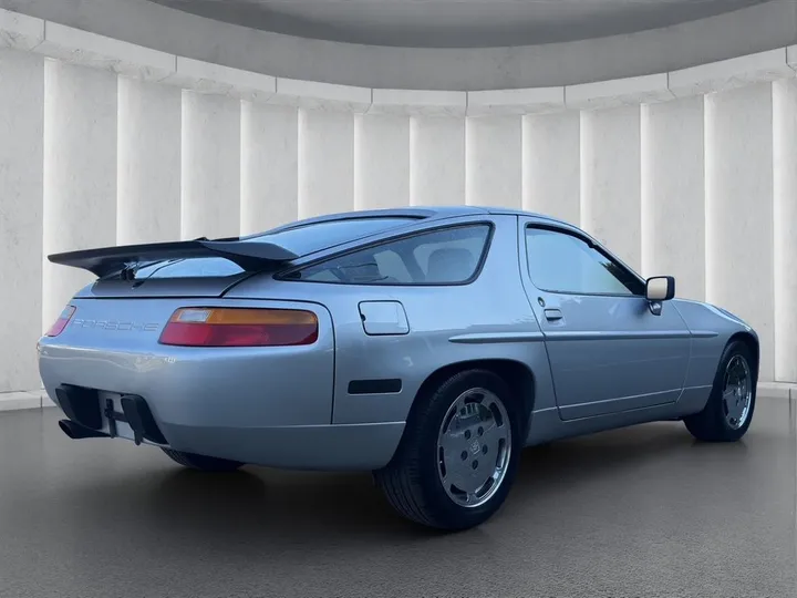 Porsche 928