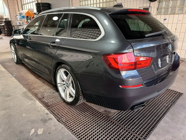 BMW M550