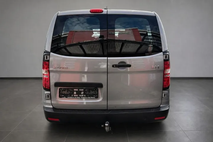 Hyundai H-1 Starex