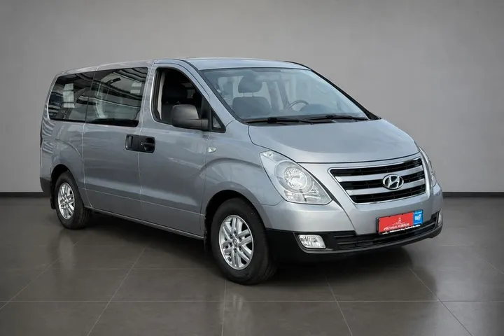 Hyundai H-1 Starex