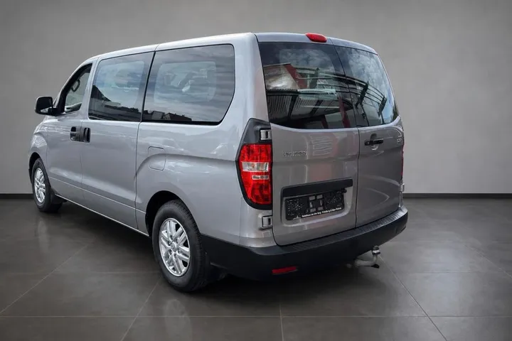 Hyundai H-1 Starex