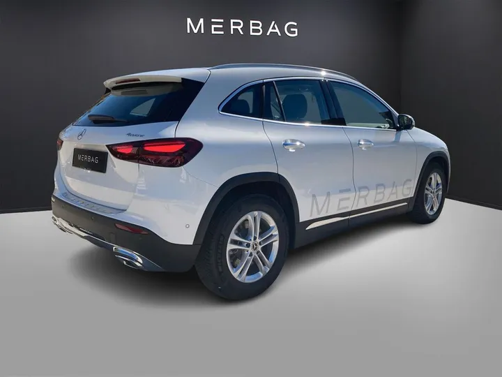 Mercedes-Benz GLA 220
