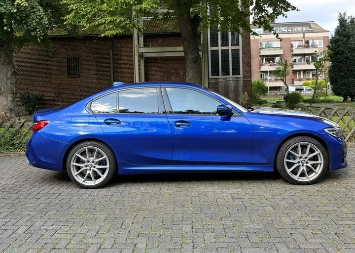 BMW 330