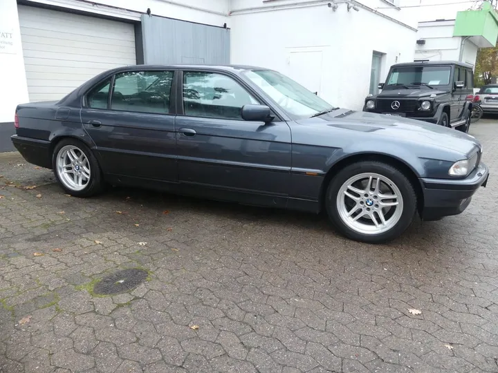 BMW 750